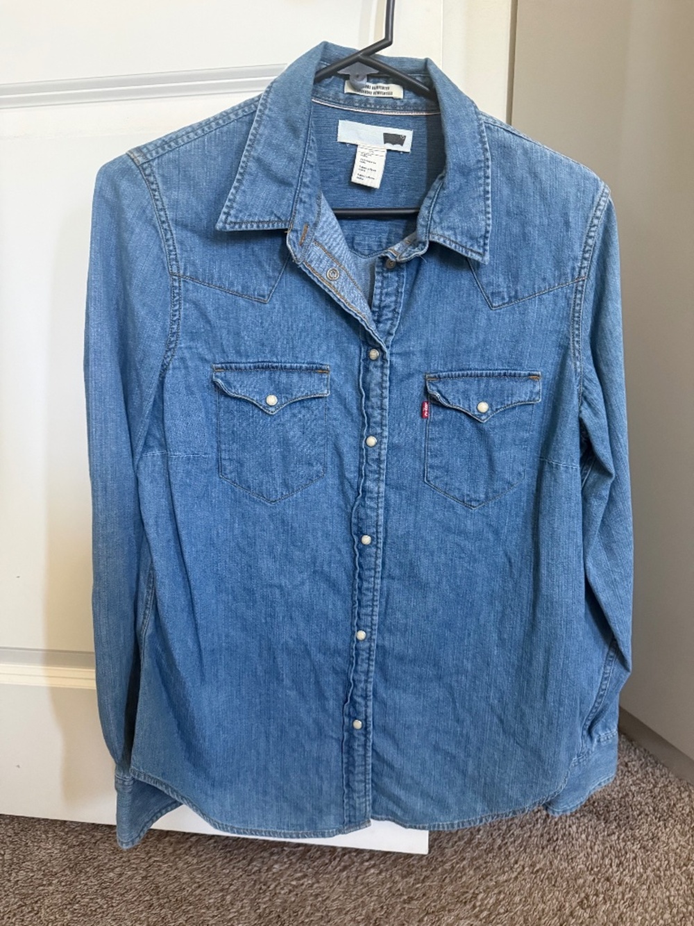 Levi's Denim Chambray Shirt in Dark Denim Women's - Size Large